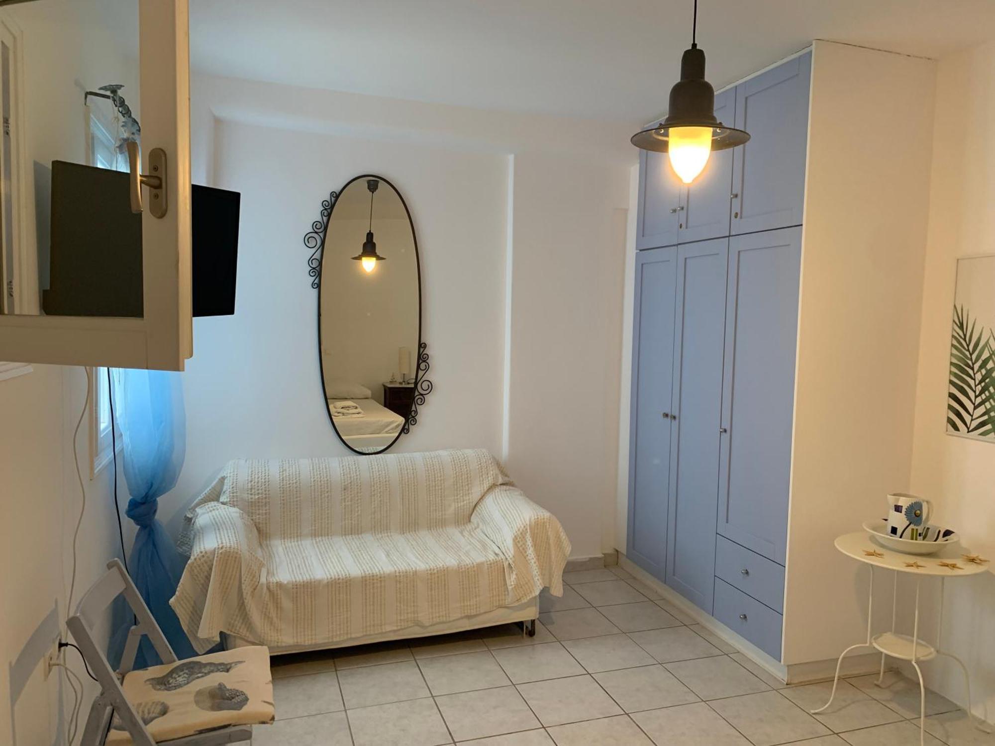 Irenes House Piso Livadi