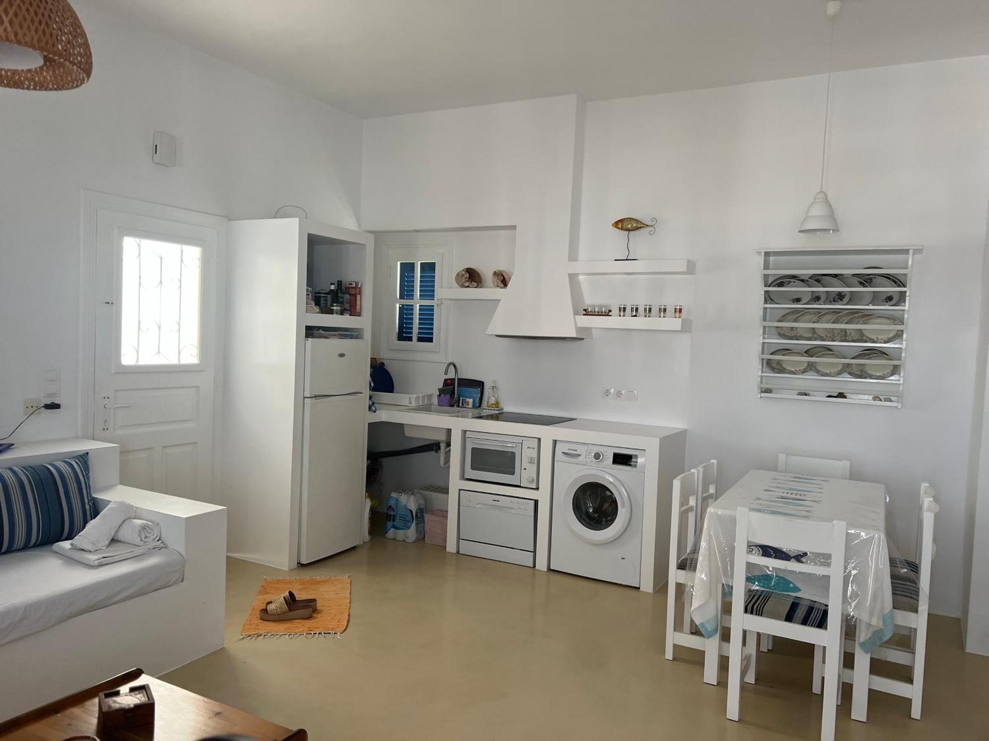 Irenes House Piso Livadi